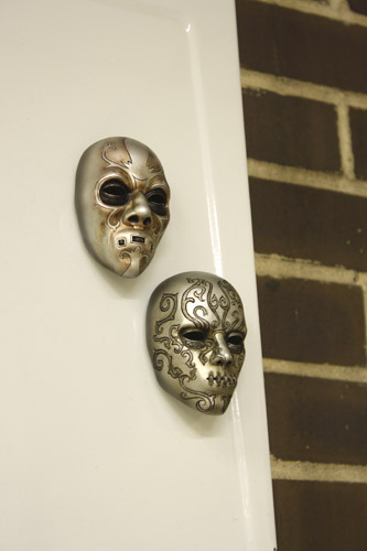 NECAOnline.com | DISCONTINUED - Harry Potter and the Half-Blood Prince - 2-Pc Resin Magnet Set - Death Eater Masks